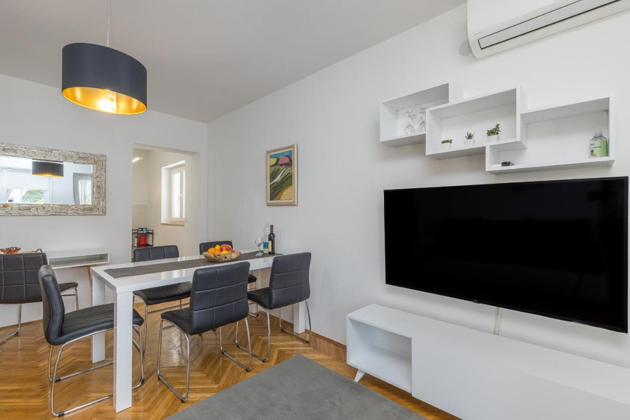 Apartments Hrestak โปเรช ภายนอก รูปภาพ